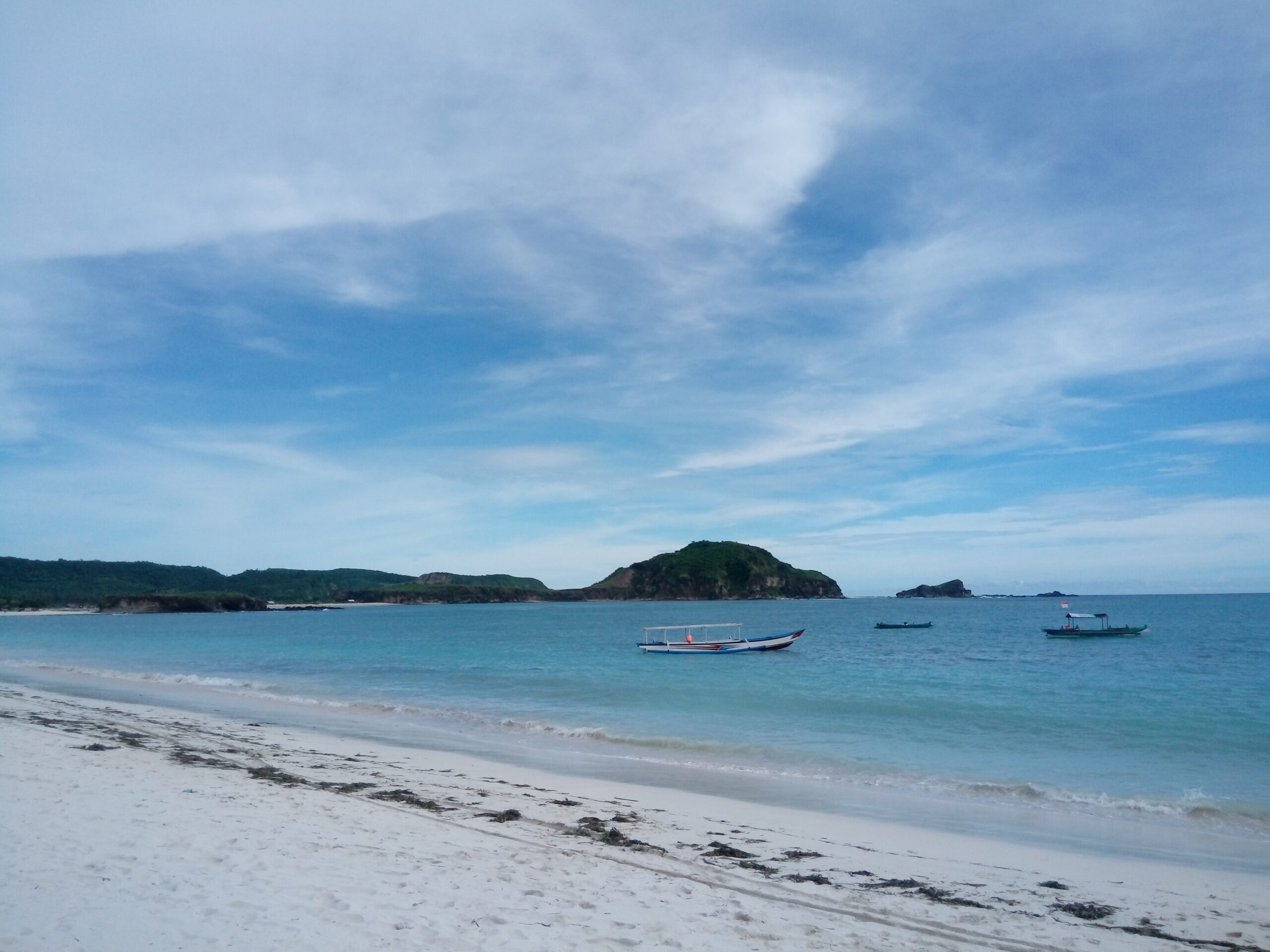 Tanjung Aan is a breathtaking sandy beach in Lombok, only 10 minutes from FabuLous Place Lombok surf villa
